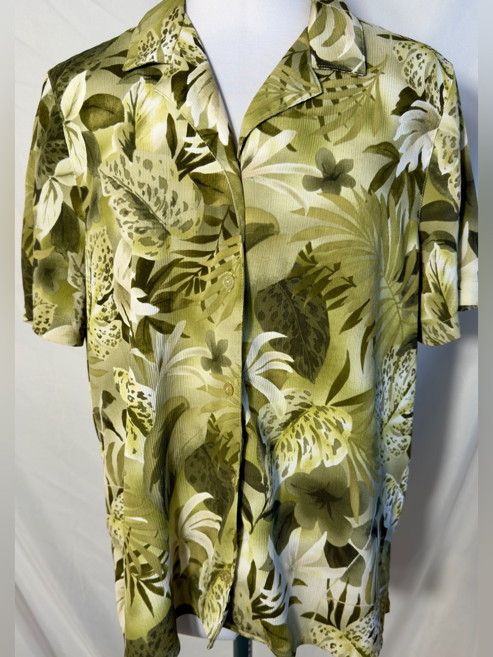Vintage Alfred Dunner short-sleeve button-down tropical shirt